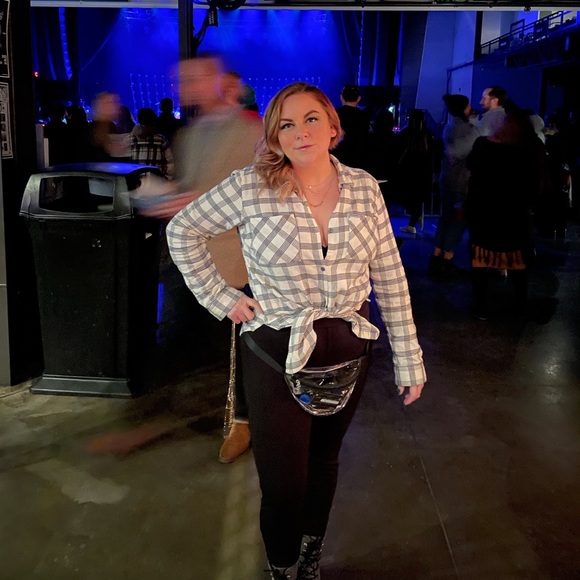 Meet your Posher, Amanda - Picture 1 of 4